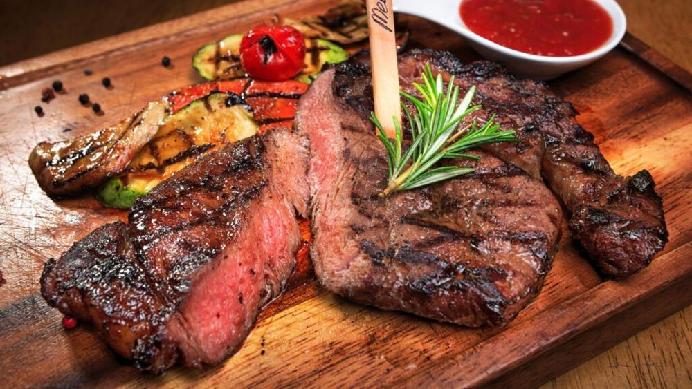 Denumirea de „friptură vegetală” va fi interzisă în Uniunea Europeană / Vor exista în continuare „cârnați și burgeri vegetali”, dar nu va putea fi folosită denumirea de „carne” pentru un produs vegetal