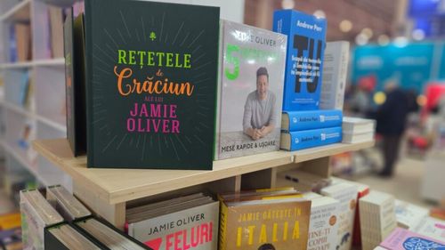 Ce cărți de gastronomie sunt disponibile la Târgul „Gaudeamus”: De la volume semnate de Jamie Oliver la ediția integrală a „Cărții de bucate” a celebrei Sanda Marin / Nici micii pasionați de bucătărie nu sunt neglijați: „Cartea de rețete pentru minichefi” propune peste 100 de rețete simple pentru părinți și copii (VIDEO)
