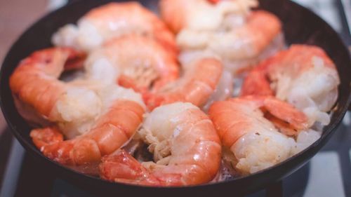 Ni se spune să consumăm mai mult pește și fructe de mare, dar un nou studiu atrage atenția că aceste alimente conțin „substanțe chimice veșnice”