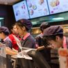 Burgerii au devenit un nou câmp de luptă pentru restaurantele din China. De la McDonald’s și KFC la cafenele și noi branduri