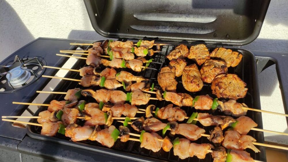 Rețetele Juanitei: Grătar mixt pentru toate gusturile/ Un prânz cu carne și legume, împreună cu familia și prietenii