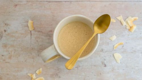 Rețetă keto de cafea cu unt de cocos, care ajută la slăbit