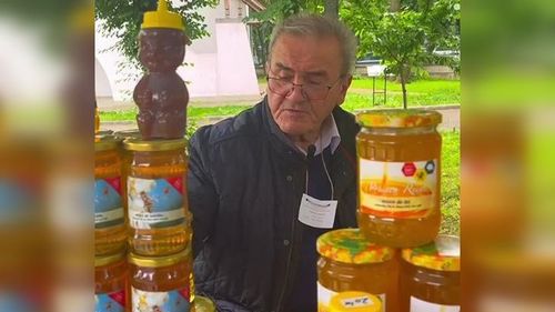 VIDEO Ilie Nistor, apicultor: De multe ori agricultorii spun că ei nu au nevoie de albine, refuză colaborarea / Se apucă să facă tratamente la culturi fără a ne informa