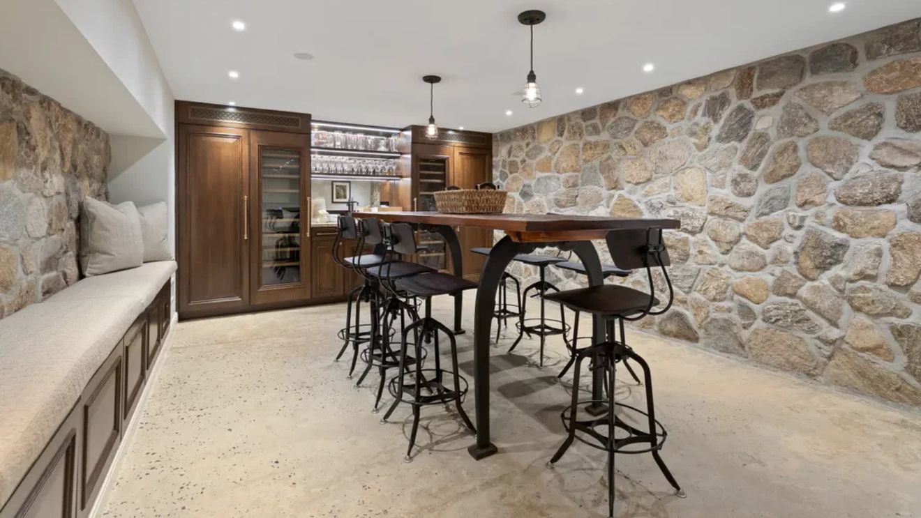 Casa emblematică din „Mic dejun la Tiffany” a fost scoasă la vânzare pentru 15 milioane de dolari / Locuința are și o cramă cu sală de degustare la subsol