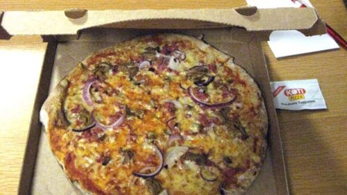 Pizza Berlusconi e cea mai vândută pizza din Finlanda. Are printre ingrediente carne de ren și s-a născut dintr-o controversă politică la nivel UE