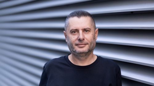 Alin Șerban, general manager Wolt România, explică care sunt șansele micilor producători să aibă vizibilitate în aplicație: „Oamenii acordă tot mai mare atenție corectitudinii, produselor locale și transparenței” / Cum sunt atribuite comenzile curierilor