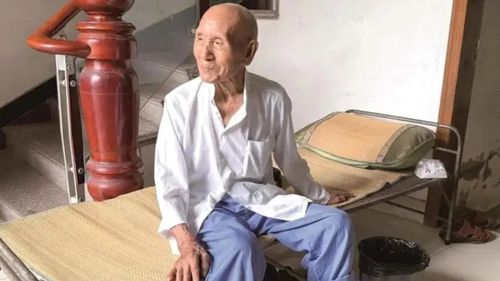 La 101 ani, bea Coca-Cola și Sprite și mănâncă frecvent fructe de mare / Ce obiceiuri are un centenar chinez