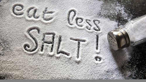 Condimentul comun care crește riscul de boli de inimă și accidentul vascular cerebral / Sfaturi de la un cardiolog privind riscurile consumului excesiv de sare