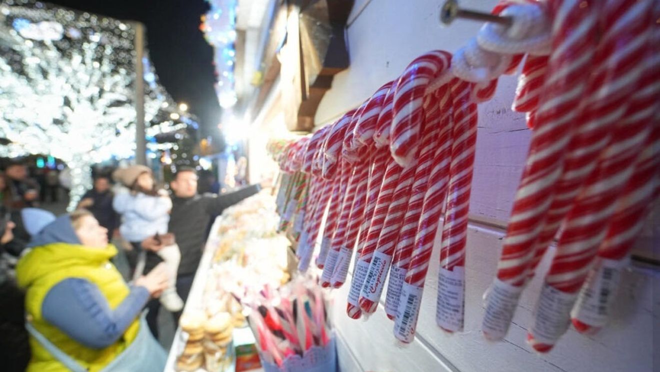 Târgul de Crăciun din Craiova se deschide vineri seara/ La căsuţe, terase sau truck-uri vizitatorii vor găsi diferite produse gastronomice specifice sezonului