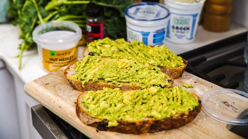 Avocado este foarte bun, dar nu pe pâine prăjită/Motivul pentru care nutriționiștii nu ne recomandă această combinație simplă