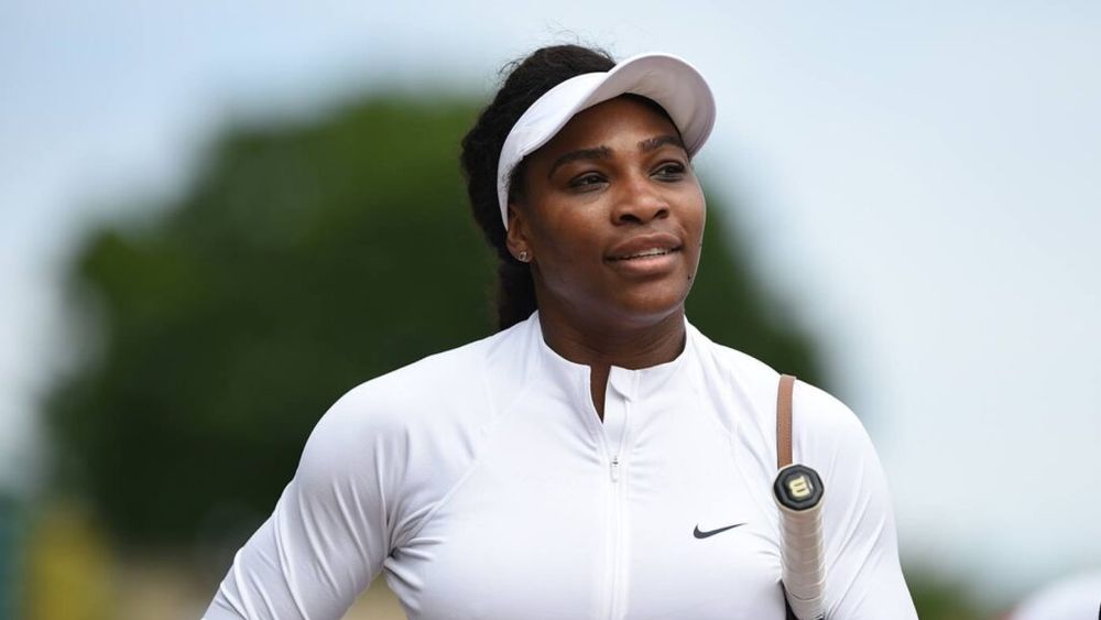 VIDEO: Serena Williams își hrănește câinii cu resturi de mâncare, în timp ce gătește / Situația controversată a pus pe jar internetul / Reacția unor bucătari celebri