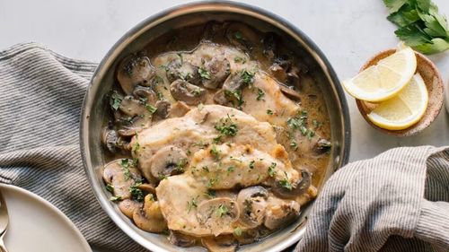 Rețetă de pui Marsala, pentru un prânz delicios și sănătos/Secretul este vinul Marsala, dar trebuie să știi exact cât să pui