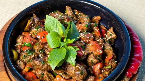 Rețetele Juanitei: Vinete în sos de soia/ După mesele îmbelșugate din ultimele zile avem nevoie de un prânz ușor