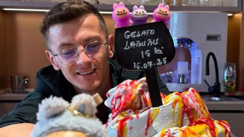 Celebra jucărie „Labubu” a ajuns desert: O gelaterie din Oradea prepară o înghețată cu acest nume / Este pregătită cu spirulină albastră / „Toată lumea vrea să mănânce o înghețată sănătoasă”