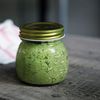 ABC în bucătărie | Pesto de busuioc pentru iarnă: cum îl păstrezi verde mai mult timp și de ce nu e recomandat să îl ții în cămară