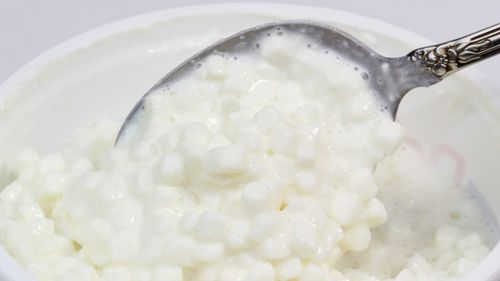 Brânza de vaci și glicemia: ce efect are asupra organismului și de ce a redevenit atât de populară / Nutriționist: „Poate fi consumată de persoanele cu diabet”