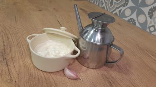 VIDEO Alioli, maioneza spaniolă cu usturoi. Se prepară într-un minut și este delicioasă cu pește, carne sau legume