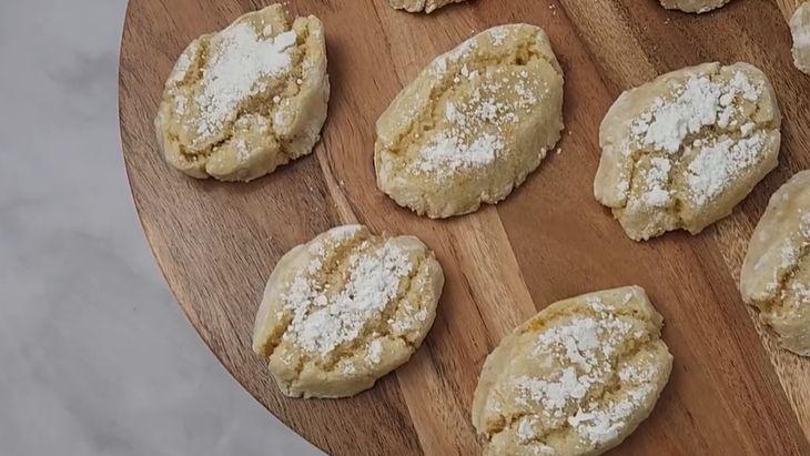 VIDEO | Ricciarelli, fursecurile italiene cu migdale care se topesc în gură / Rețeta tradițională din Siena, cu crustă fină și miez moale