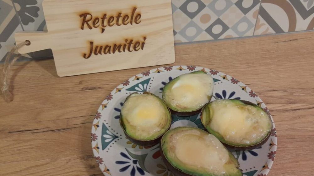 Avocado la cuptor cu ouă de prepeliță și parmezan - o cină rapidă, pe care o poți lua și la pachet/ Merge și de mic dejun sau aperitiv