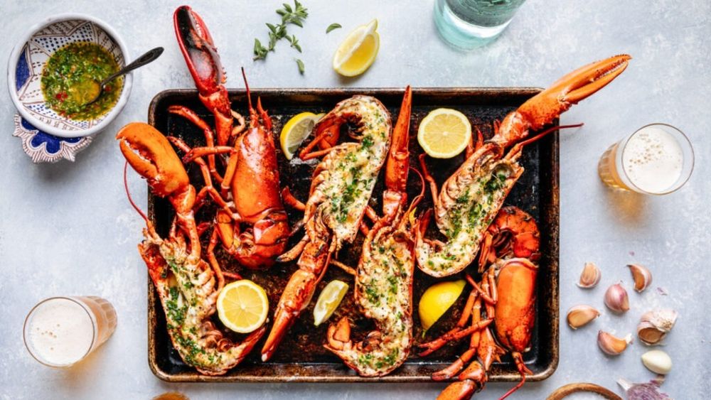 Un restaurant din Boston a lansat o ofertă extravagantă: Un rulou de homar, în valoare de 10.000 de dolari, în care se află un inel cu diamant / Preparatul de lux, destinat celor care vor să-și ceară partenerul în căsătorie