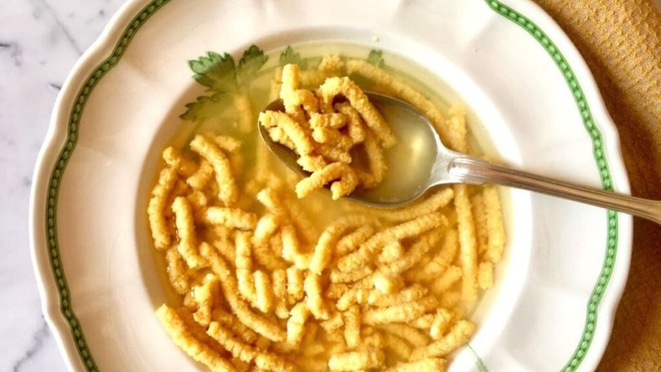 Supa tradițională pe care o mânâncă italienii de Crăciun și ce pun în ea în loc de pâine. O variantă de supă și multe posibilități, nu numai de sărbători