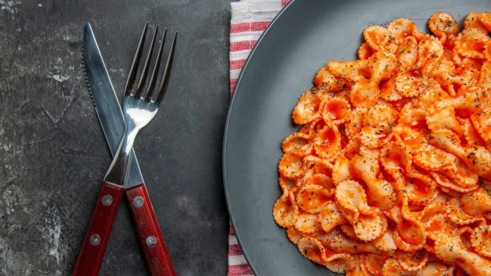 Pastele de vineri seară. Farfalle cu cremă de urdă și ardei. Gata în maxim jumătate de oră, bune și reci