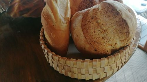 FRANZELE DE SLOBOZIA: patronii brutăriei CRR 500 cumpără făină albă obținută din grâul recoltat din Câmpia Bărăganului