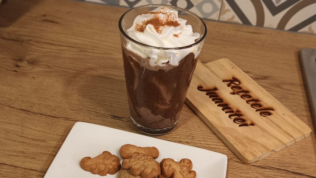 VIDEO | Patru rețete simple și delicioase de shake de ciocolată pe care să le prepari acasă/ Încearcă diferite variante cu texturi și arome speciale/ Poți reduce sau elimina cantitatea de zahăr după gust