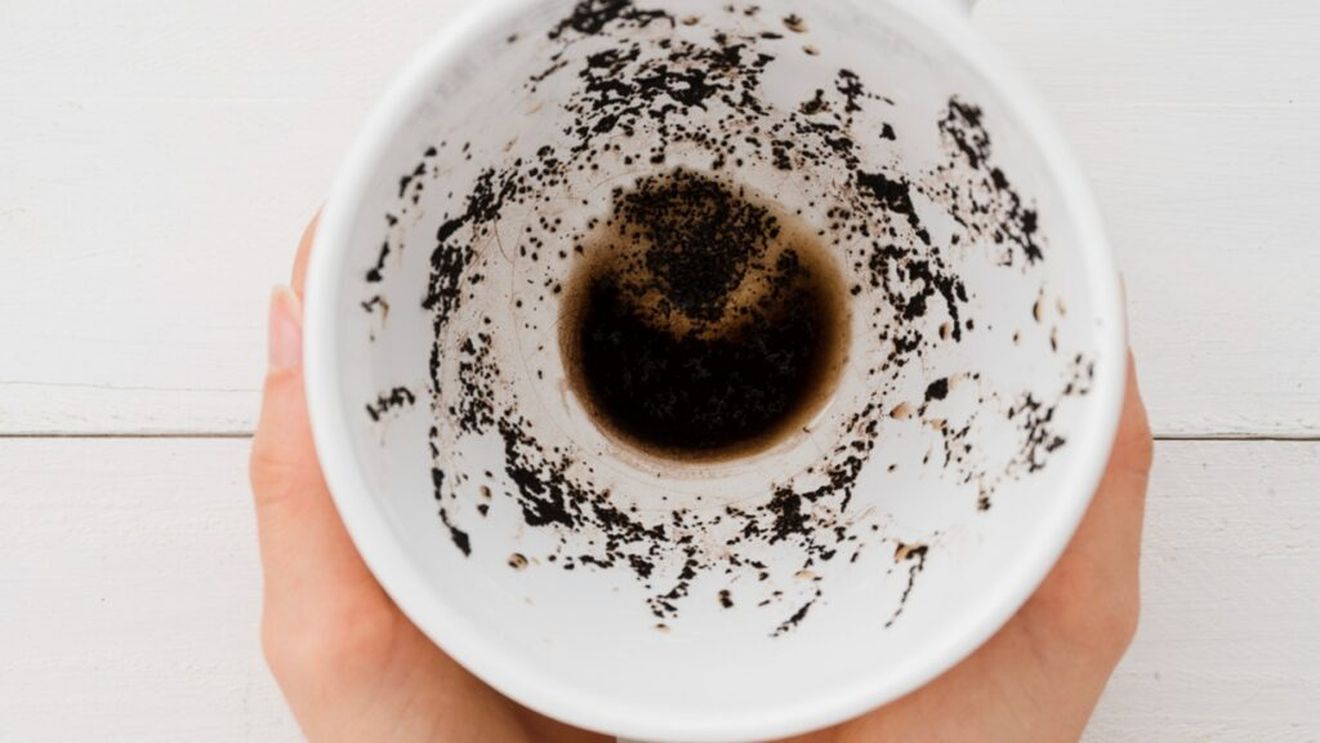 Arunci restul de cafea în canalizare? / Iată ce riscuri ascunse are acest gest, pentru mediul înconjurător / Noi studii arată că poluarea este mai mare decât ne-am fi imaginat