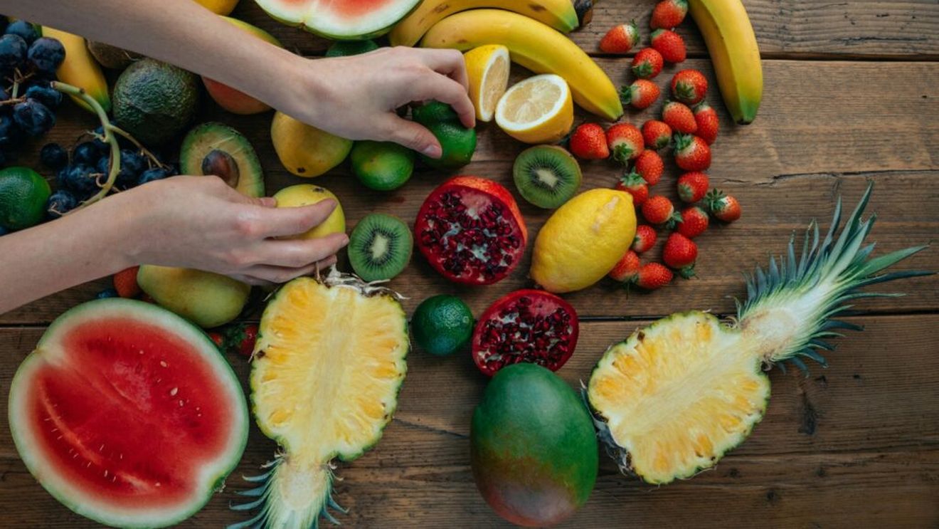 Top nouă fructe cu cel mai mare conținut de calciu/ Nutriționiștii spun că portocalele, caisele, kiwi și alte câteva fructe contribuie la aportul de calciu adus organismului, mai ales dacă urmezi o dietă bazată pe plante