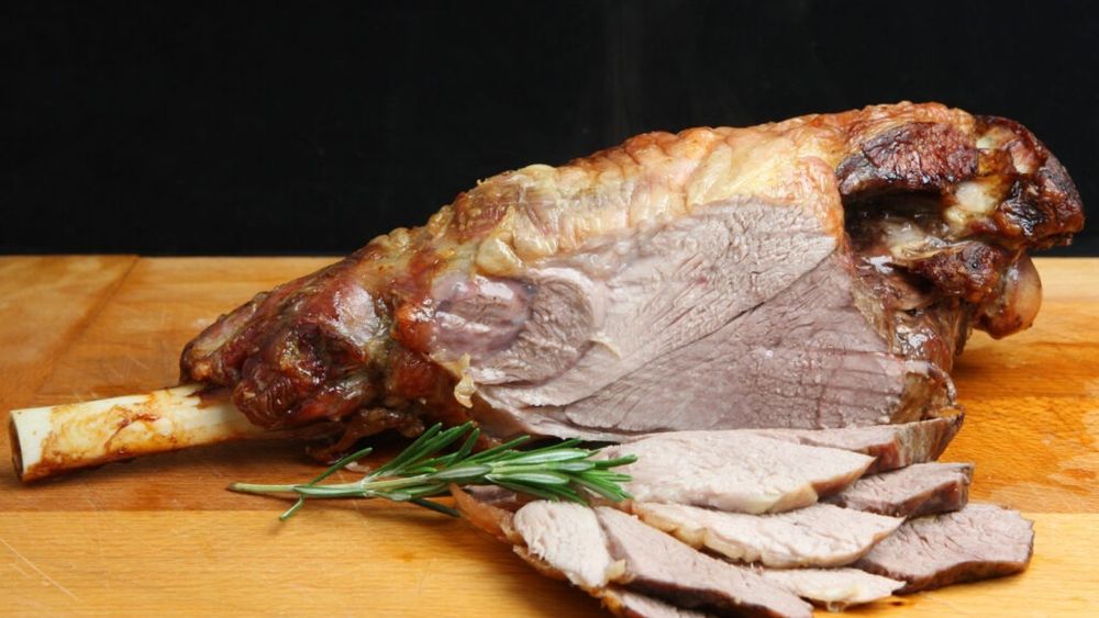 Rețetă din Imperiul Roman: Friptură de miel sau de ied cu lapte și miere