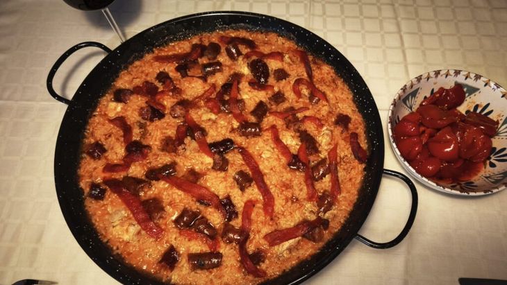 VIDEO | Rețetele Juanitei | Orez în stil spaniol (paella) cu carne de pui și cârnați/ Prânz de duminică pentru toată familia după o rețeta tradițională adaptată la gusturi românești