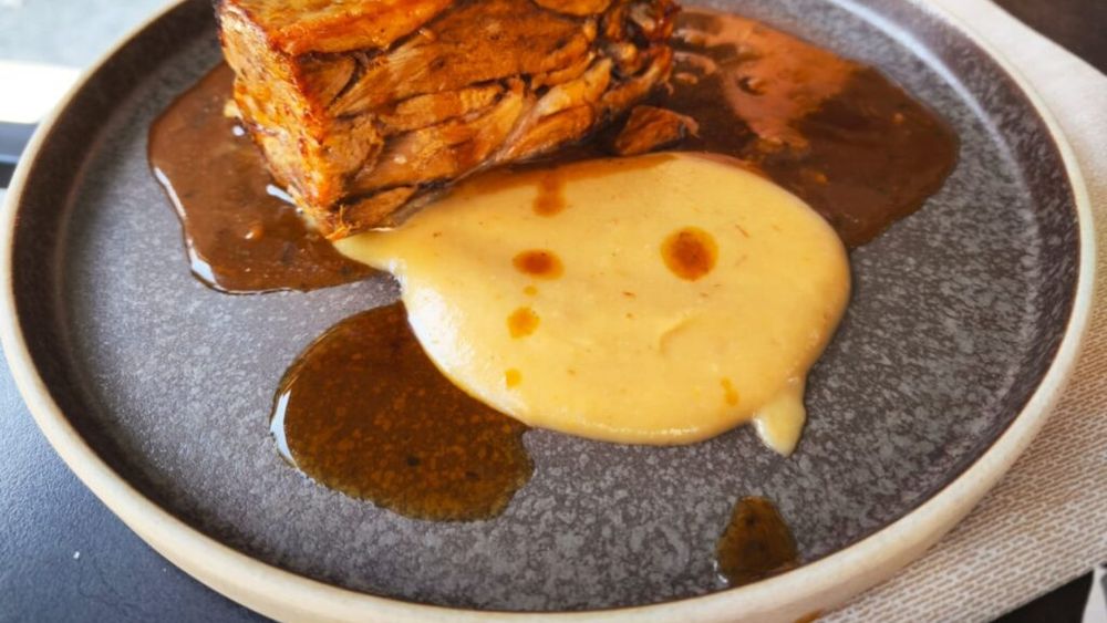 VIDEO | De la Sarmale la Tapas | Miel cu cartofi la cuptor, gătit la foc lent - Ternasco de Aragón/ Istoria, originea și rețeta tradițională a acestui preparat emblematic local/ Chef Joan Pau: „Mâncarea bună are nevoie de timp și răbdare”