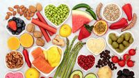 5 alimente banale care pot susține sănătatea inimii mai mult decât multe diete complicate / Fructe de pădure, cafea, ceai și încă două alimente recomandate de specialiști