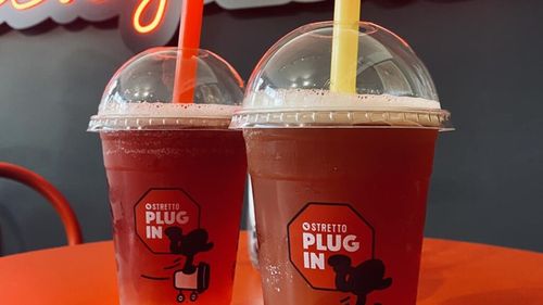 Alka, producătorul napolitanelor Alfers, își dezvoltă rețeaua de cafenele Plug-in / Vizează 100 de cafenele cu prețuri mici, cafea proprie și model de franciză