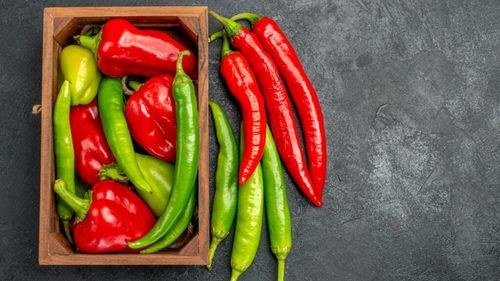 Hunedoara: O elevă propune ca ardeiul iute să fie folosit în compensarea deficitului de iod / „Poate cercetarea aceasta va deschide calea unor noi studii, prin care să aducem această metodă în practică”