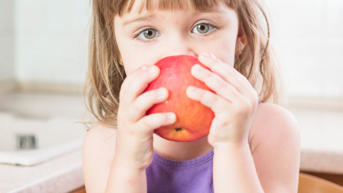 Ce se întâmplă în organism dacă mănânci un măr în fiecare zi / Beneficiile observate de nutriționiști după câteva săptămâni