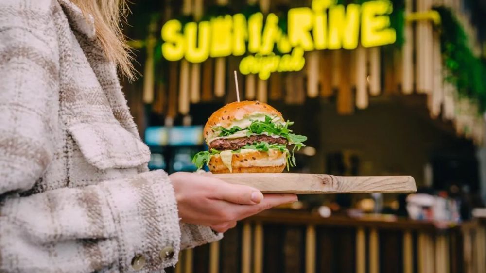 Lanțul croat de restaurante Submarine plănuiește investiții de 5 milioane de euro în Croația și România / Submarine a cumpărat recent lanţul românesc de restaurante Vivo Fusion Food Bar