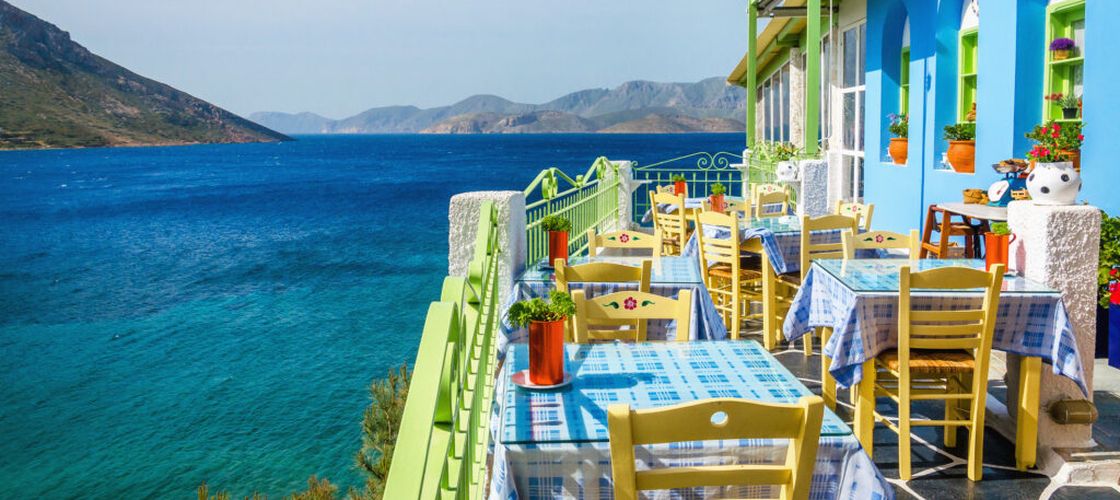 Creta, desemnată una dintre cele mai bune destinații gastronomice din lume în 2026. Insula care stă la baza dietei mediteraneene atrage tot mai mulți turiști prin bucătăria sa