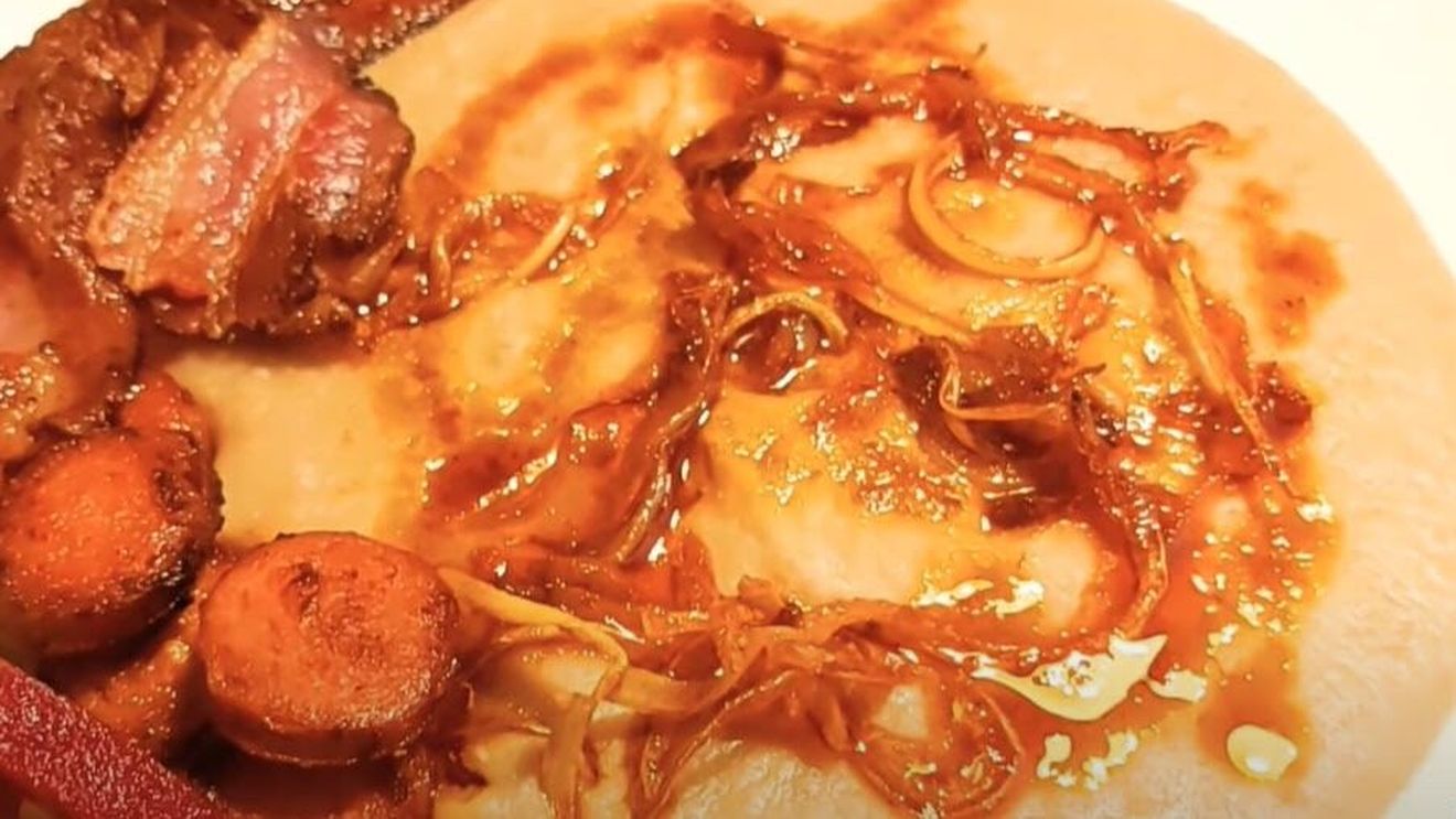 Fasolea bătută sau făcăluită cu care aștepți colindătorii în Ajunul Crăciunului/ Lângă ea punem și ceva cârnați de porc/ Rețetele Juanitei