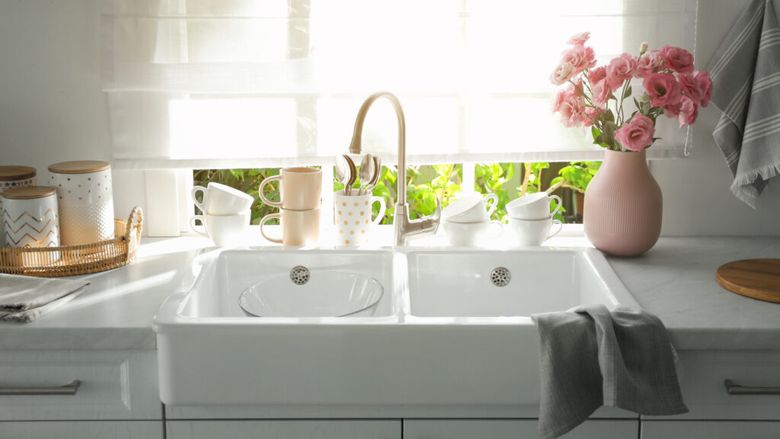 Cum scapi de mirosul de mâncare gătită din casă / Trucuri simple care chiar funcționează înainte de Paște