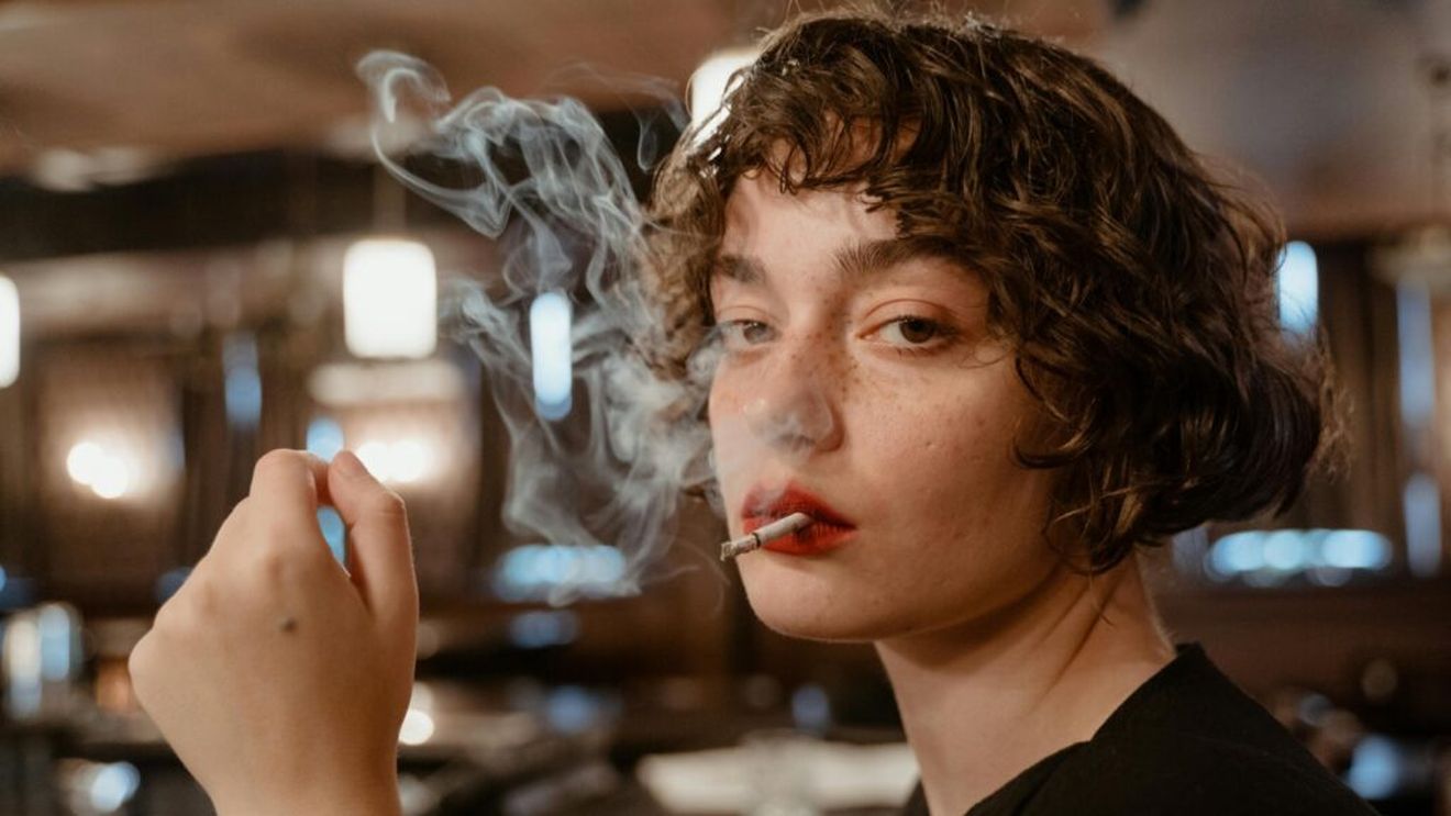 Există alimente care reduc pofta de nicotină? / Piperul negru, fructele, legumele, ginseng-ul și guma de mestecat, îți pot fi aliați în lupta cu dependența de tutun