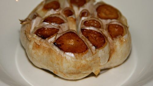 Cum poți găti usturoi la cuptor fără a folosi folie de aluminiu