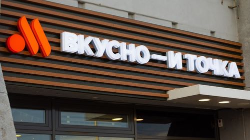 „Gustos și atât”, Stars Coffee sau Rostic’s. Ce clone au creat rușii pentru a înlocui branduri precum McDonald's, Starbucks și KFC după ce acestea s-au retras de pe piața rusă
