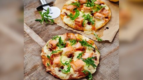 Rețetă de pizza cu somon sălbatic. Când „bella Italia” întâlnește „wild Alaska”