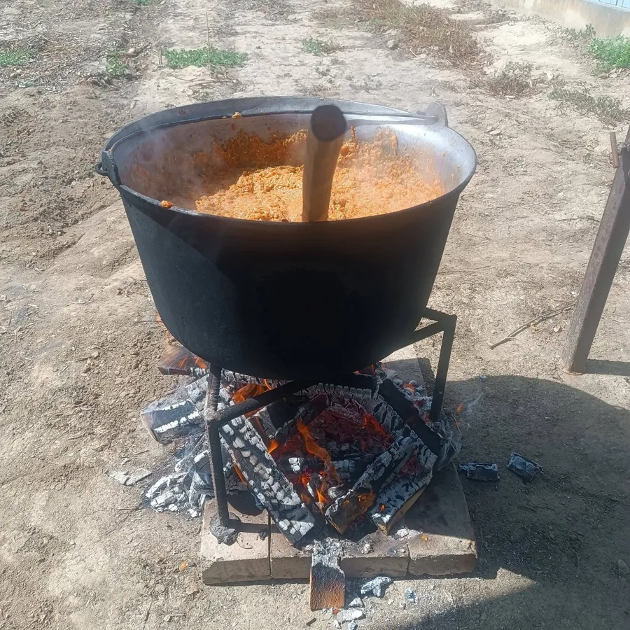 gătit la tuci punct gastronomic local Din Grădina lui Rățoi