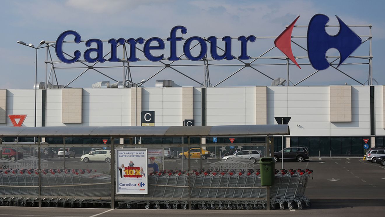 Carrefour, lovit de protestele violente din Franța / 50 de magazine afectate și pierderi potențiale de până la 200 de milioane de euro