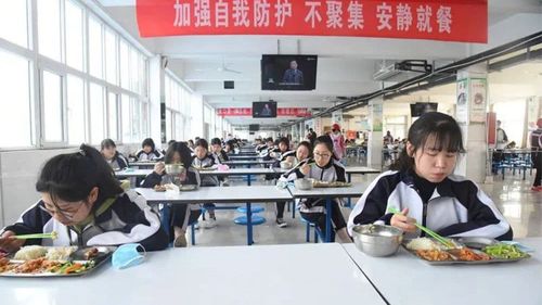 Cum arată noua politică de austeritate în China: funcţionarii publici chinezi nu mai au voie să ia masa împreună în oraș, să meargă la restaurante de lux sau la petreceri