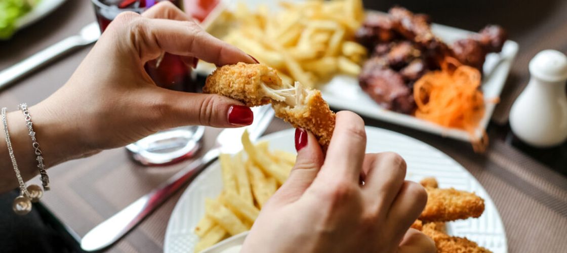 Cum a ajuns puiul de la aliment de bază, să fie respins brusc / „Chicken ick”, trend viral care explică de ce puiul devine greu de tolerat