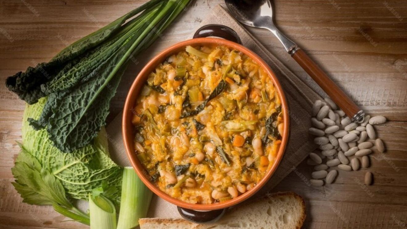 Festivalul Vânătorilor din Vaslui: Pastrama, mâncarea de fasole cu carne, tocăniţa de fazan, căprior sau de iepure, mistreţul la proţap, tochitura din carne de vânat, dar şi peştele marinat, între felurile de mâncare servite participanților